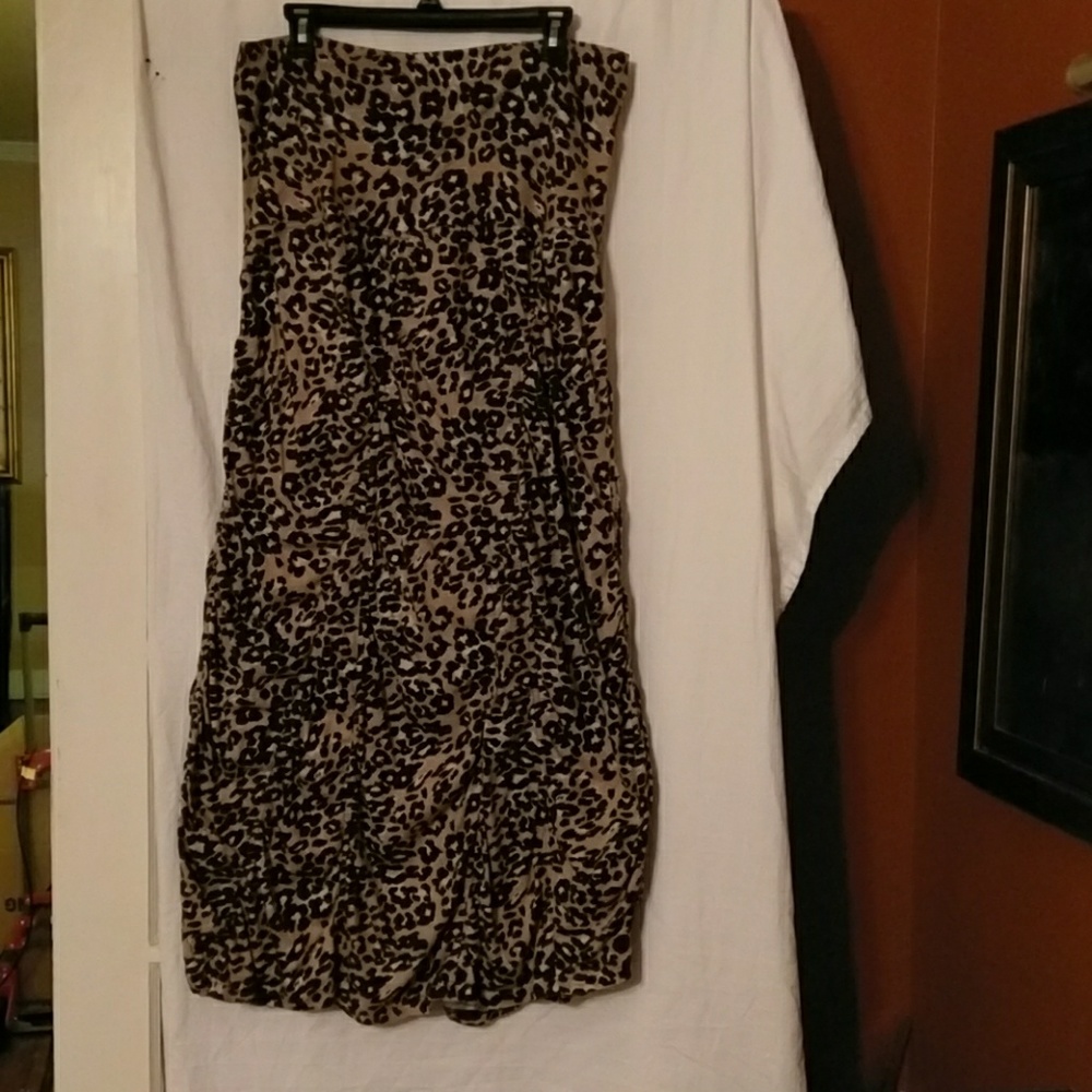 Convertible dress can be worn 3 ways, very versati
